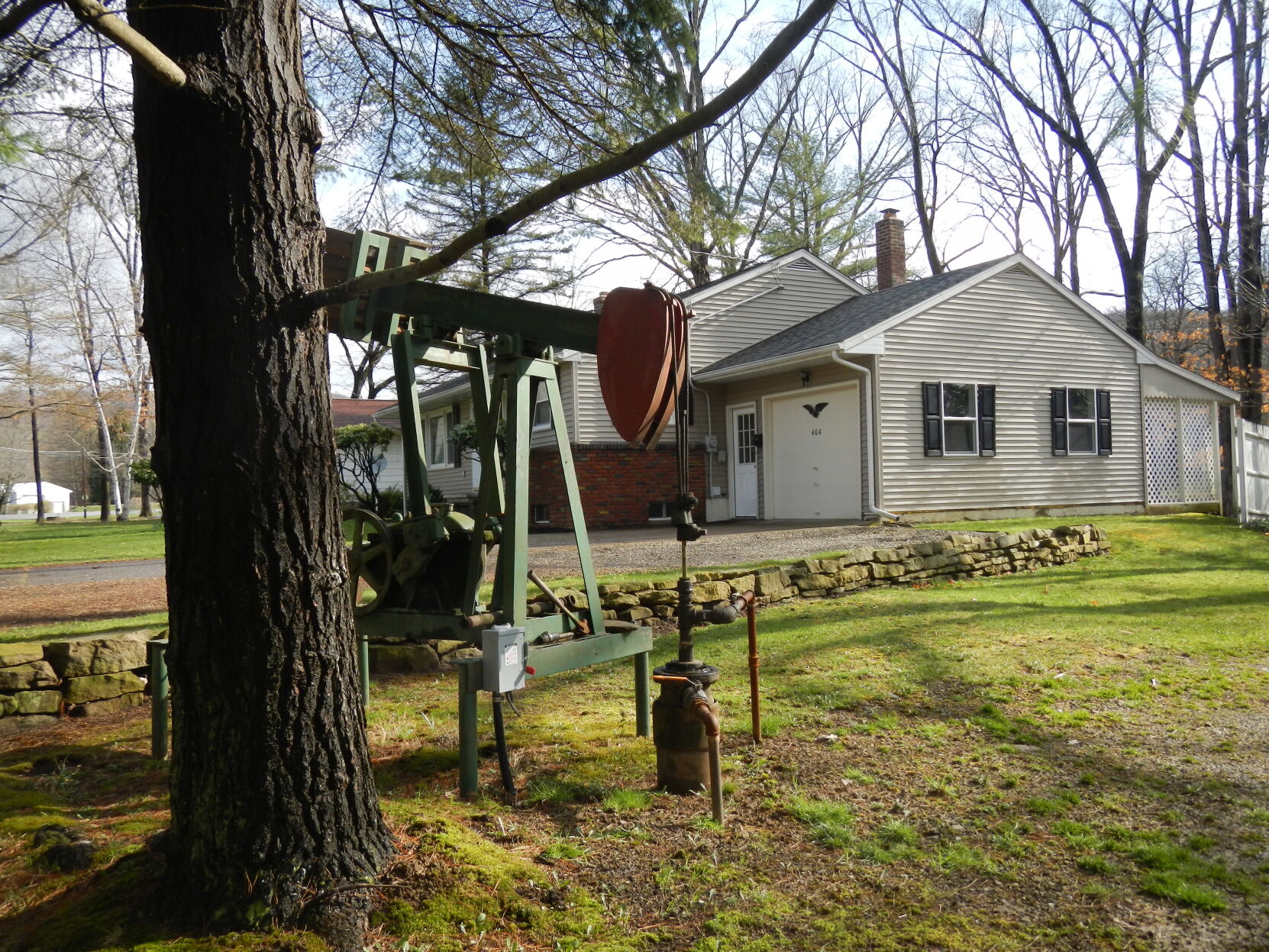 Gas well on lawn in Pennsylvania